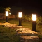 Poste de luz LED negro Ecolite para exteriores, diseño moderno y resistente a la intemperie
