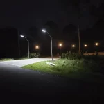 Lampara solar LED 120W para alumbrado público y exterior, ideal para calles y zonas rurales