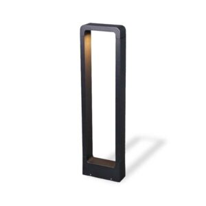 Poste LED para exteriores de forma rectangular vertical con estructura negra mate. Ideal para iluminar jardines y caminos, este modelo emite luz cálida y difusa. Su diseño elegante y moderno proporciona un toque estético mientras mejora la visibilidad en áreas exteriores. Fabricada con materiales resistentes a la intemperie, es perfecta para resistir condiciones climáticas adversas.
